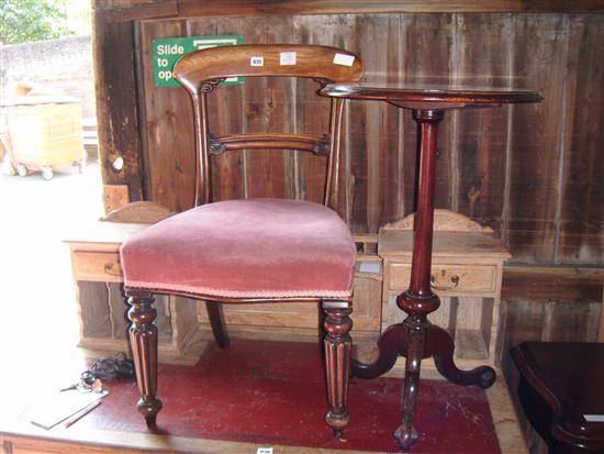 Mahogany circular tripod table and a chair(-)